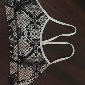 Lululemon sports bra